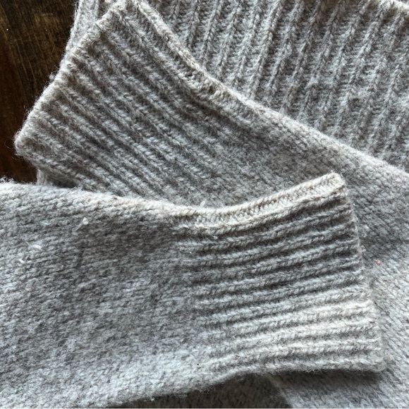 SOLD. Vintage LL Bean Wool Blend Sweater Large - Picture 6 of 11